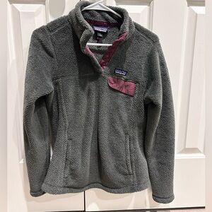 Great condition women’s Patagonia re-tool fleece. Dark gray/maroon - women small